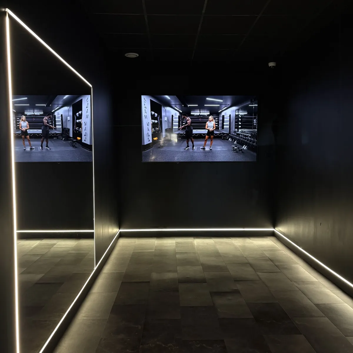 Coaching sur écran géant chez Fitness Arena