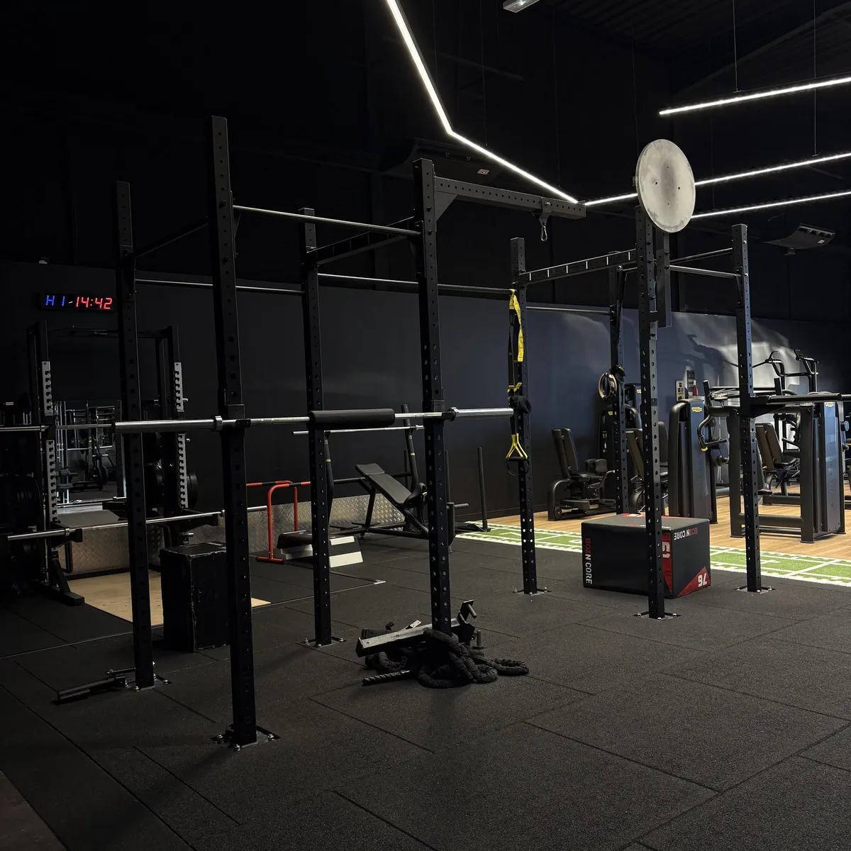 Cage de cross-training et zone Hyrox de Fitness Arena