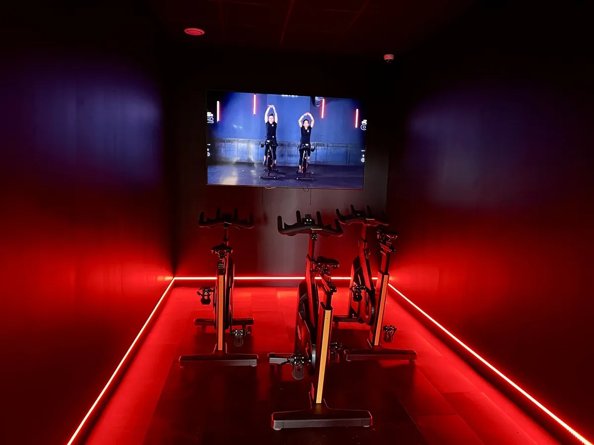 Studio de biking immersif de Fitness Arena